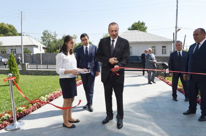 Ilham Aliyev permanece en Qaj