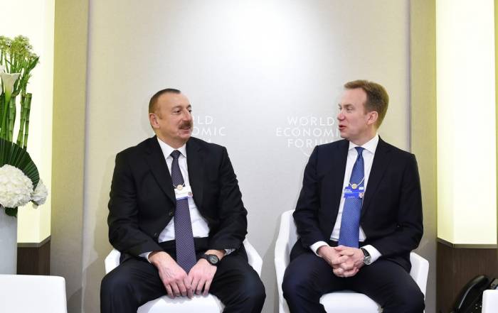 El presidente Ilham Aliyev se reunió con el presidente del Foro Económico Mundial