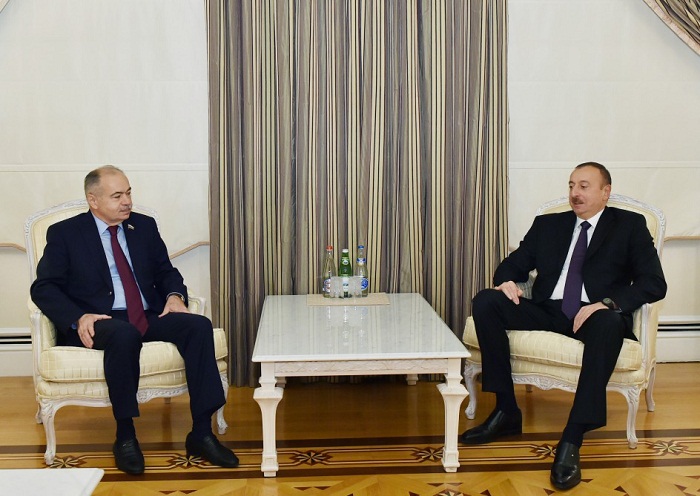 Rencontre du président azerbaïdjanais Ilham Aliyev avec Ilias Oumakhanov