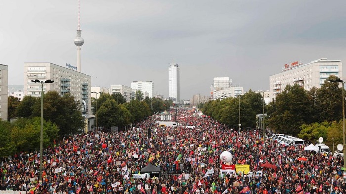 Zehntausende demonstrieren gegen Freihandel