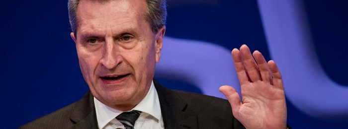 Oettinger verteidigt Flug zu Orbán im Privatjet