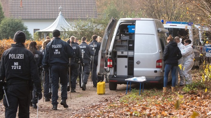 18-Jährige läuft gefesselt auf Straße