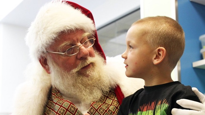 Weihnachtsmann bevorzugt reiche Kinder
