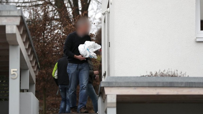 Mutter tötet zwei Kinder und sich selbst
