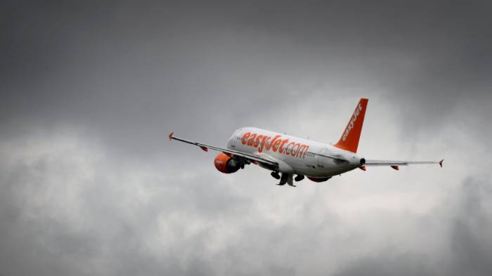 Easyjet-Maschine landet in Köln zwischen - und wird evakuiert