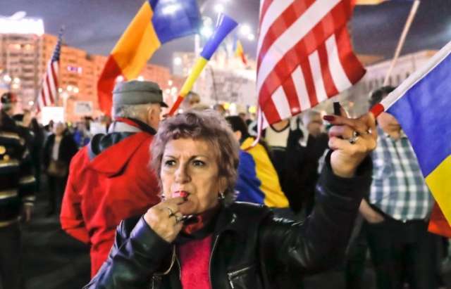 Tausende protestieren gegen Regierung