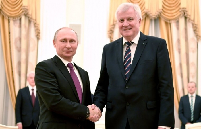 Seehofer bei Putin der geläuterte Nebendiplomat