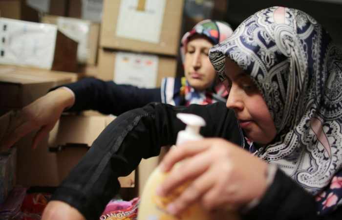Fast jeder zweite Muslim in Flüchtlingshilfe aktiv