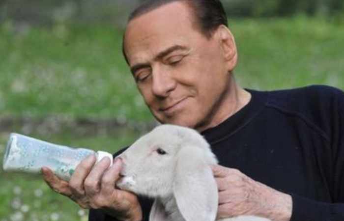 Berlusconi beim Schäferstündchen gefilmt