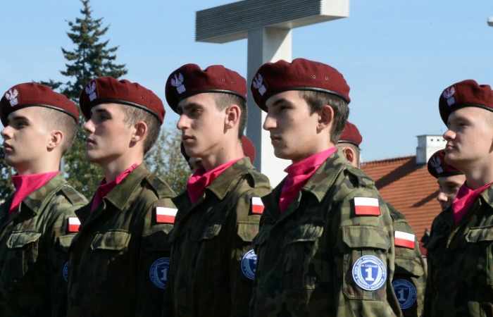 Polnische Regierung plant Militärausbildung für Schüler