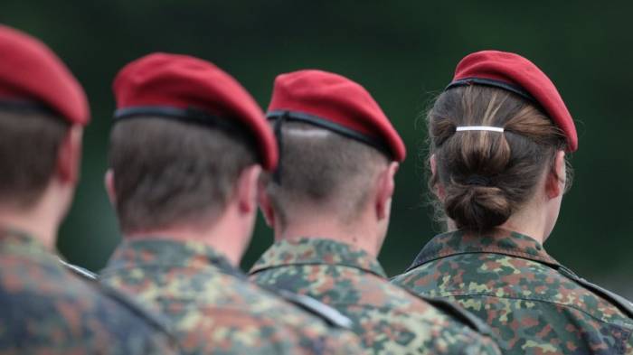 Bundeswehr  testet Uniform für Schwangere