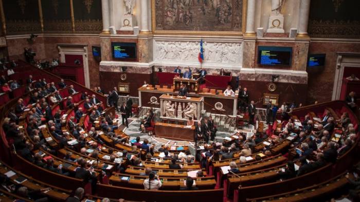 Frankreich führt Steueraufschlag für Milliarden-Konzerne ein