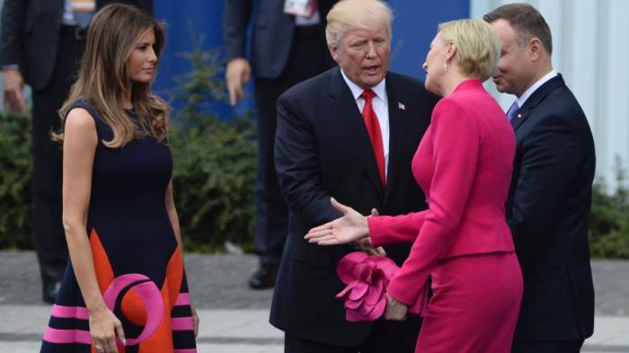 Als Polens First Lady an Donald Trump vorbeiging