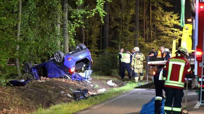 Feuerwehrmann entdeckt tödlich verunglückte Tochter in Autowrack