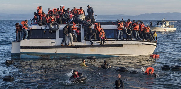 Grèce : un voilier avec 36 réfugiés secouru en Egée
