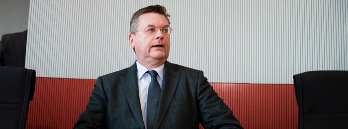 Neuer DFB-Chef: Grindel will auf 50.000 Euro verzichten