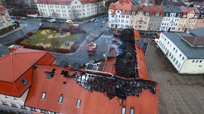 Dachdecker soll Brandschäden mit Nazi-Parole gefeiert haben