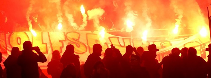 VfL-Sieg in Hannover: Vier Tore und eine Pyro-Attacke