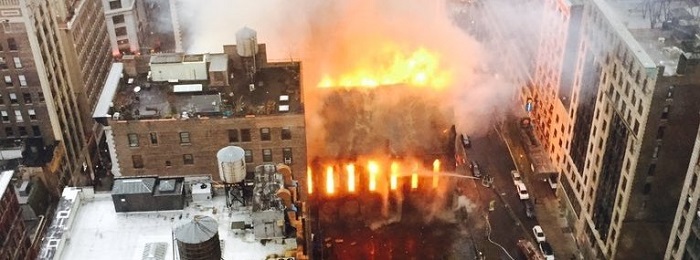 Feuer in Manhattan: New Yorker Kathedrale geht in Flammen auf