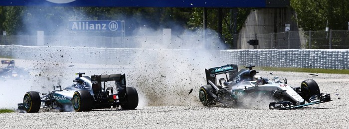 Formel 1 in Spanien: Crash in Kurve 4