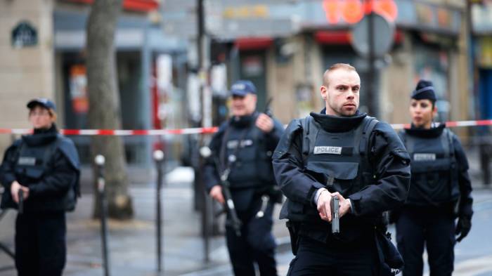 France : un Arménien tente de foncer dans la foule devant une mosquée