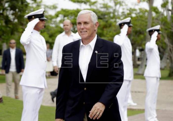 Pence dice que la violencia en Charlottesville es una tragedia que no refleja a EEUU