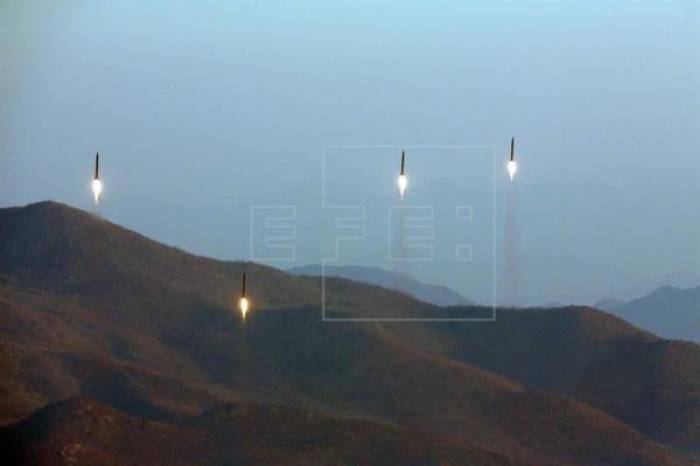 Corea del Norte lanza tres misiles balísticos al mar de Japón