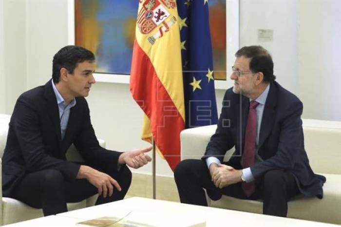 Rajoy y Sánchez comienzan la reunión que medirá su capacidad para entenderse