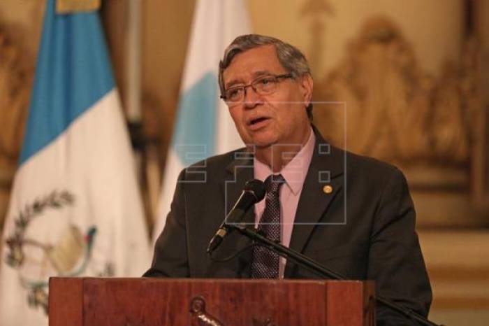 El vicepresidente califica de "espurio" el antejuicio al presidente de Guatemala