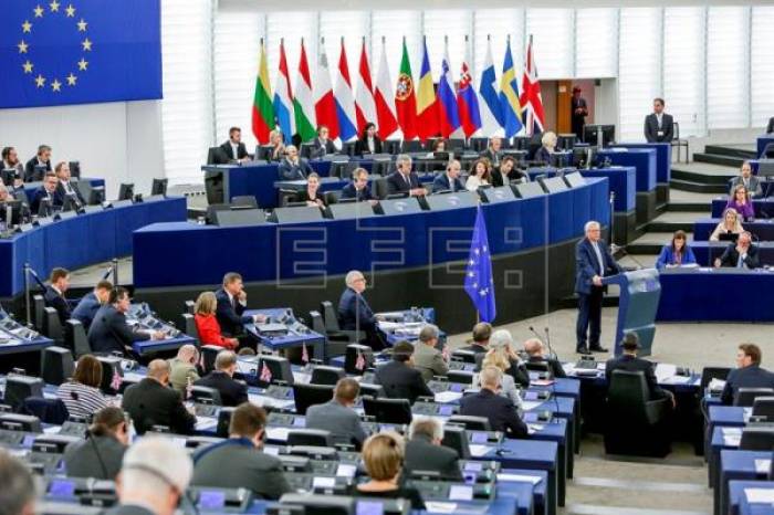 Juncker propone un euro para todos que disuada de nuevos "brexit"
