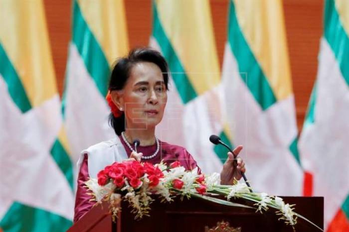 Suu Kyi expresa su preocupación por el éxodo de rohinyás a Bangladesh