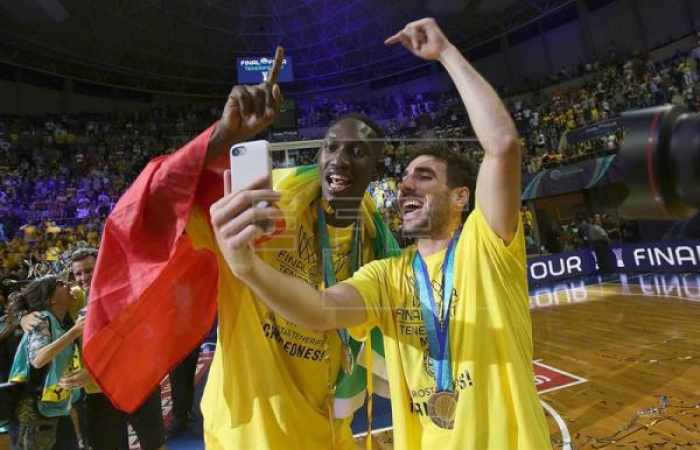 63-59. El Iberostar Tenerife conquista la primera Liga de Campeones de baloncesto