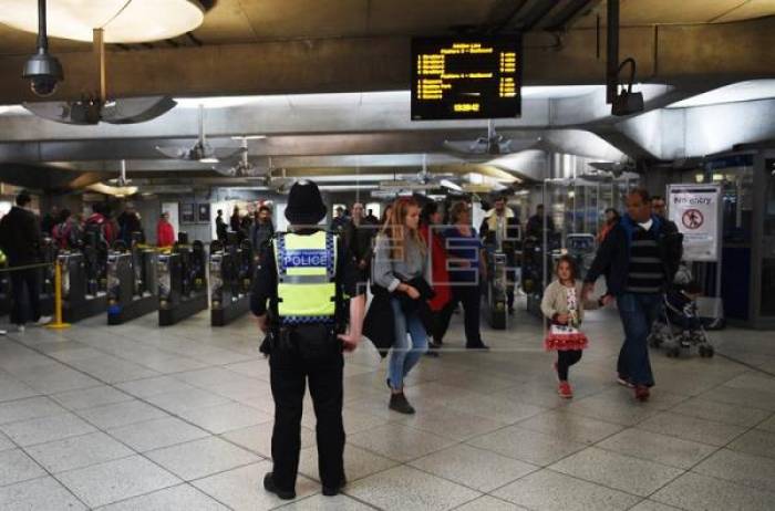 Se eleva a cinco el número de detenidos por el ataque en el metro de Londres