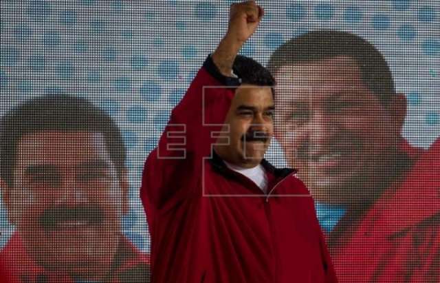 Maduro llama al chavismo a atraer a la "revolución" a venezolanos opositores