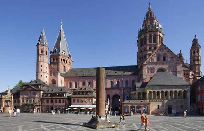 Professor wird neuer Mainzer Bischof