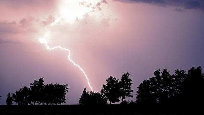 Dutzende sterben durch Blitzeinschläge