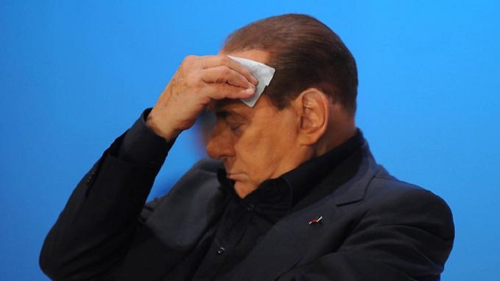 Berlusconi ins Krankenhaus eingeliefert