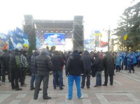 Yanukoviçin tərəfdarları da küçələrə çıxdı - VİDEO