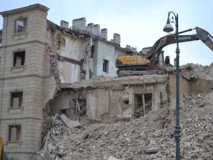 Məcburi köçkünlərin binasında uçqun oldu