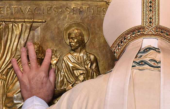 Imputado un concejal en España por un cartel de carnaval con alusiones al Papa