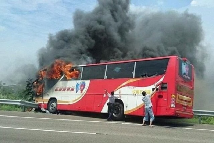 26 morts dans un accident de bus de touristes à Taïwan