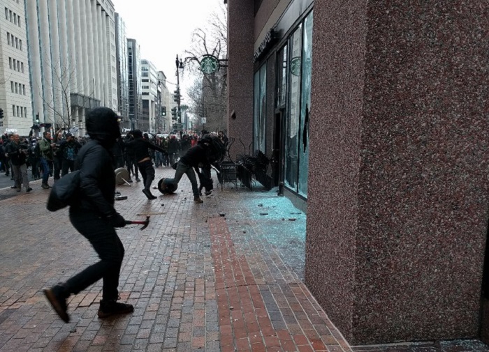 Incidents provoqués par des manifestants anti-Trump