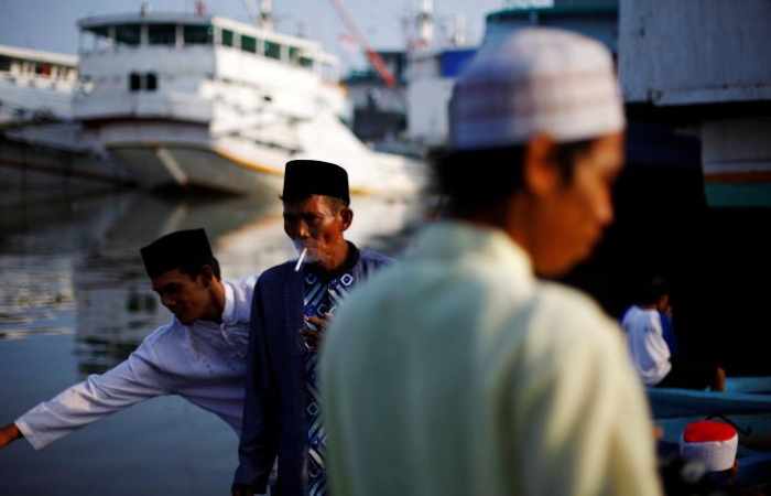 Indonesia eyes decree on tobacco after bill runs into opposition