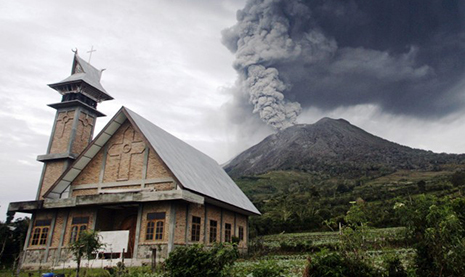 Vulkan 3000 nəfəri didərgin saldı