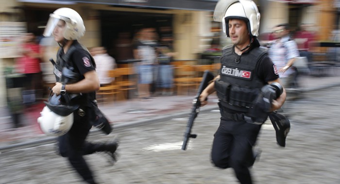 Detenidos unos 80 empleados de la Justicia turca en la investigación de intentona golpista