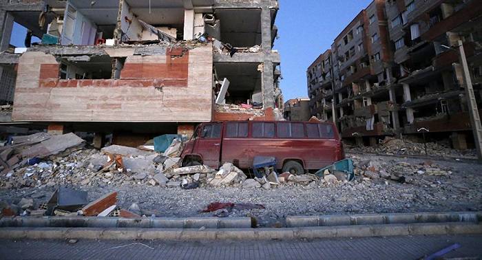 Al menos un muerto y casi 100 heridos por terremoto en el norte de Irán