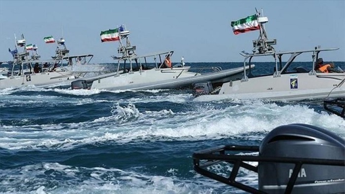 “Irán humilla a buques estadounidenses en aguas libres“