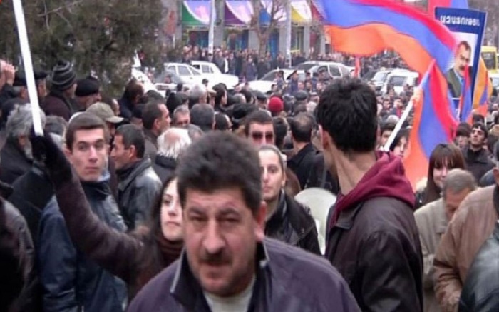 Ermənistanda kütləvi istefalar