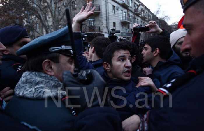 İrəvanda etirazçılarla polis arasında qarşıdurma olub - FOTOLAR