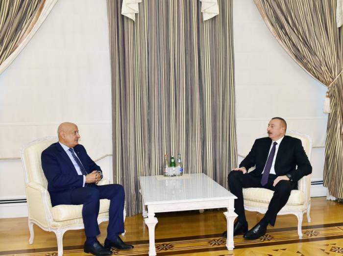 Ilham Aliyev admitió al director general de ISESCO